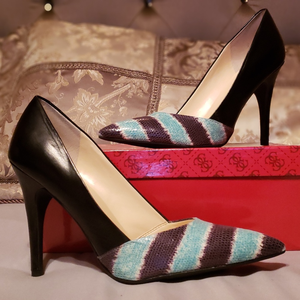 GUESS PUMPS